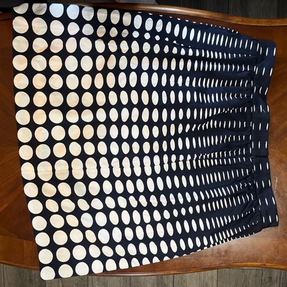 Beautiful J.Crew skirt, geometric dots pattern - Picture 2 of 3